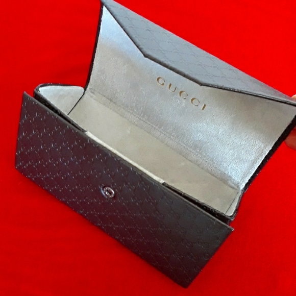 GUCCI leather logo foldable sunglass case in brown